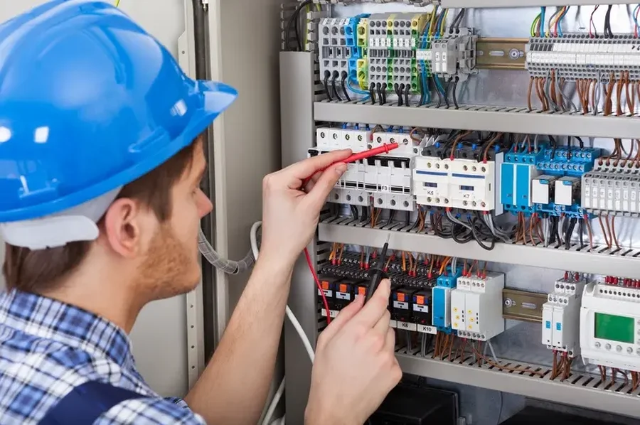 When To Call An Electrician For Electrical Troubleshooting Thornhill, ON